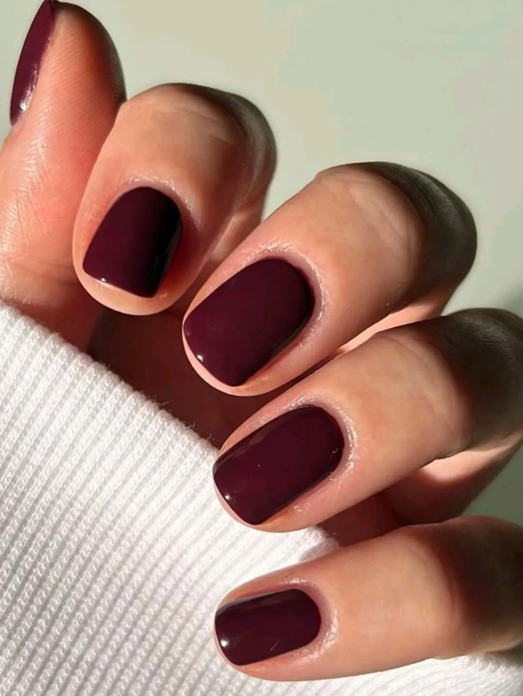 Beauty - Nails - short - burgundy