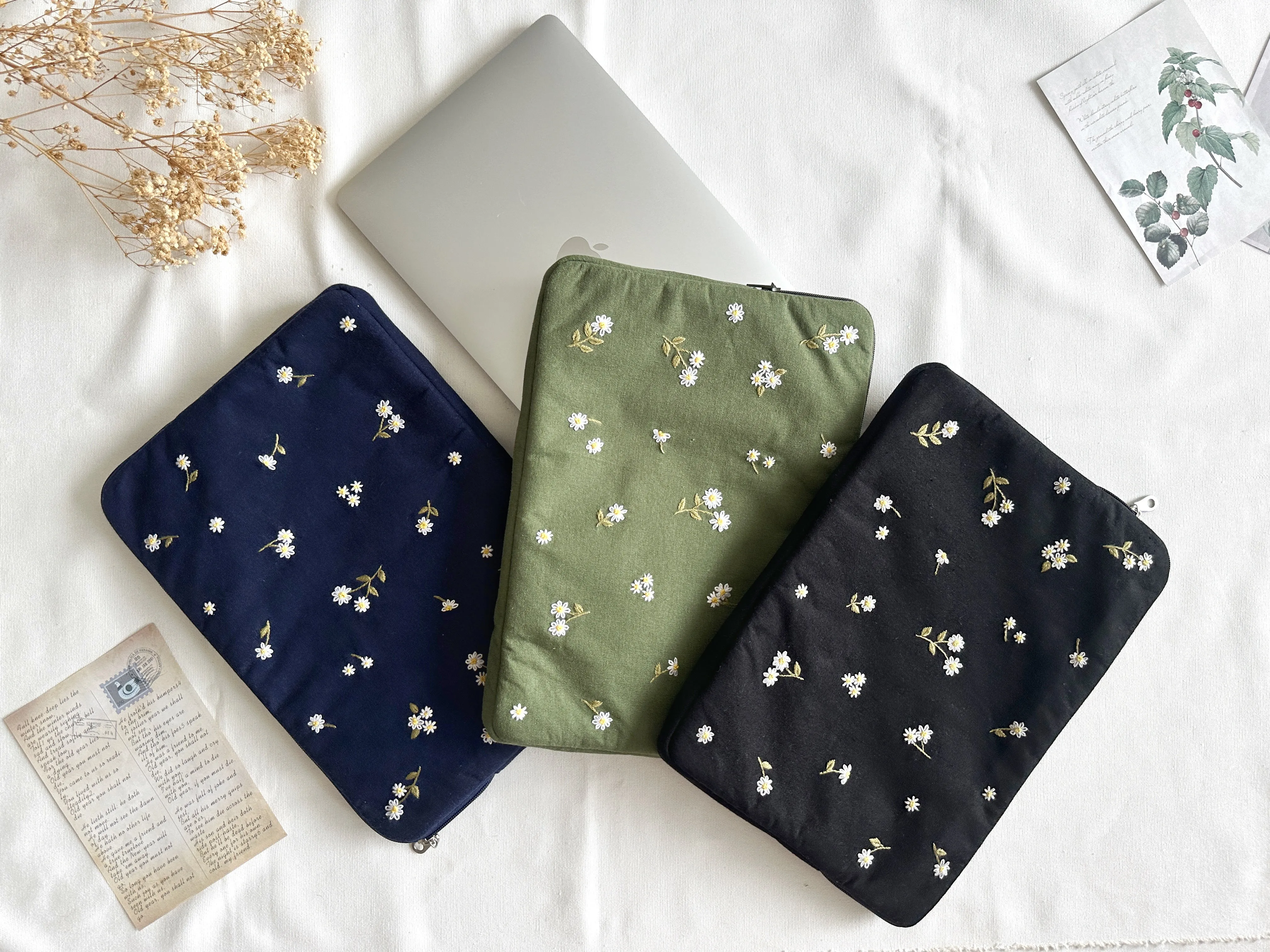 Daisy Hand-Embroidered Laptop Cover